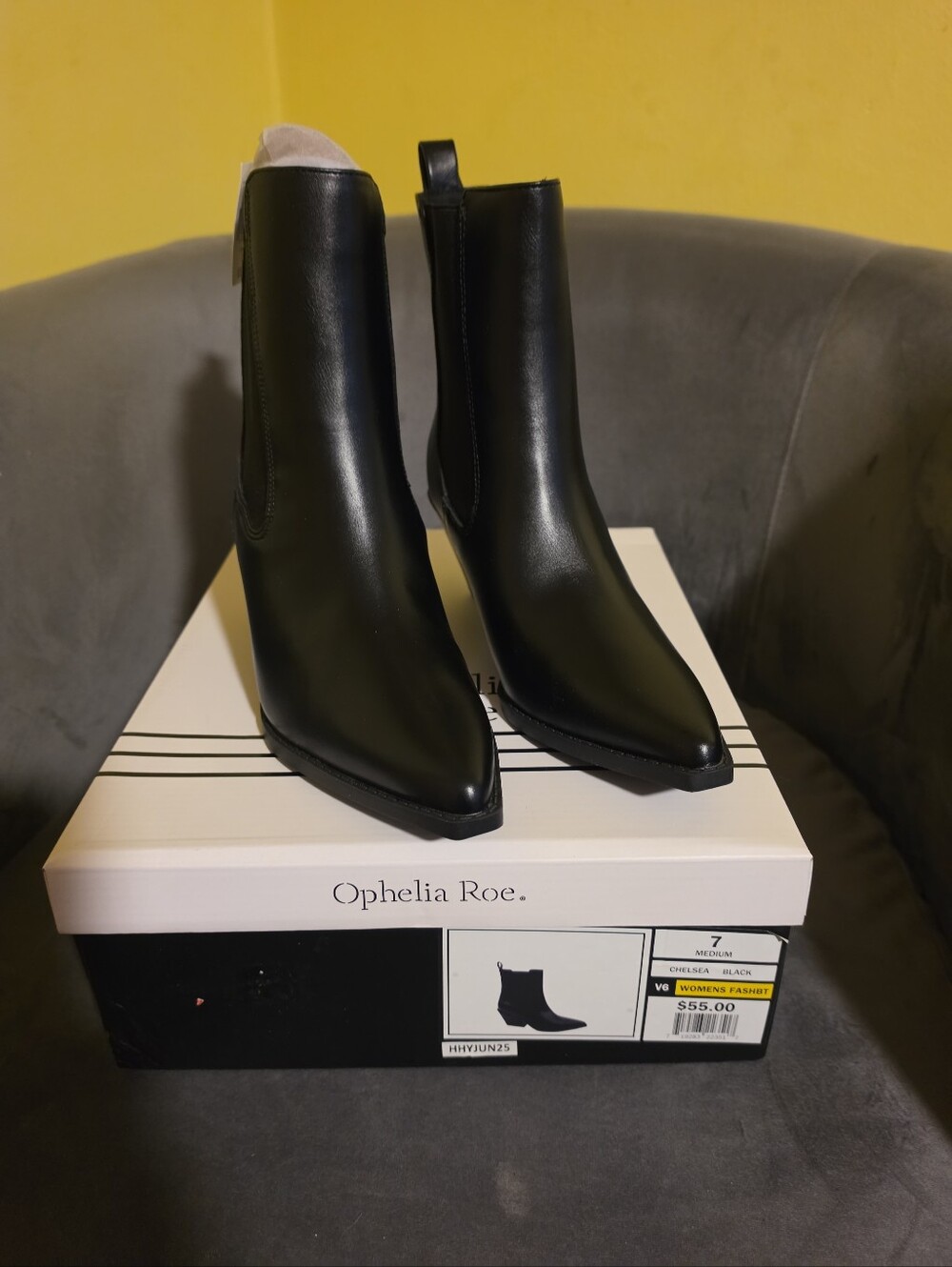 NIB Ophelia Roe Women's Size 7 Chelsea Black Pointed Toe Ankle Fashion Boots